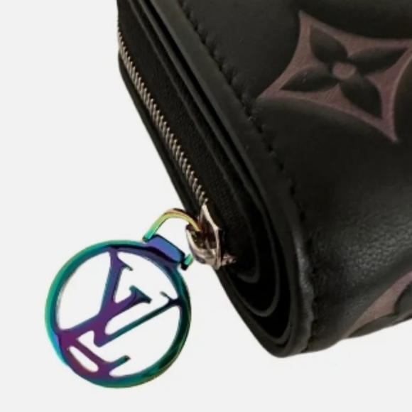 Authentic Louis Vuitton Ski Monogram Wallet - Picture 3 of 9